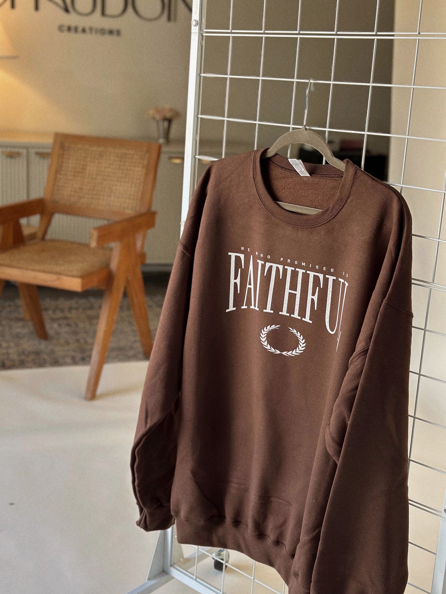 Faithful Sweatshirt - Brown